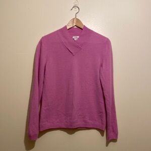INVESTMENTS FINE CASHMERE V-Neck cashmere sweater. Size M